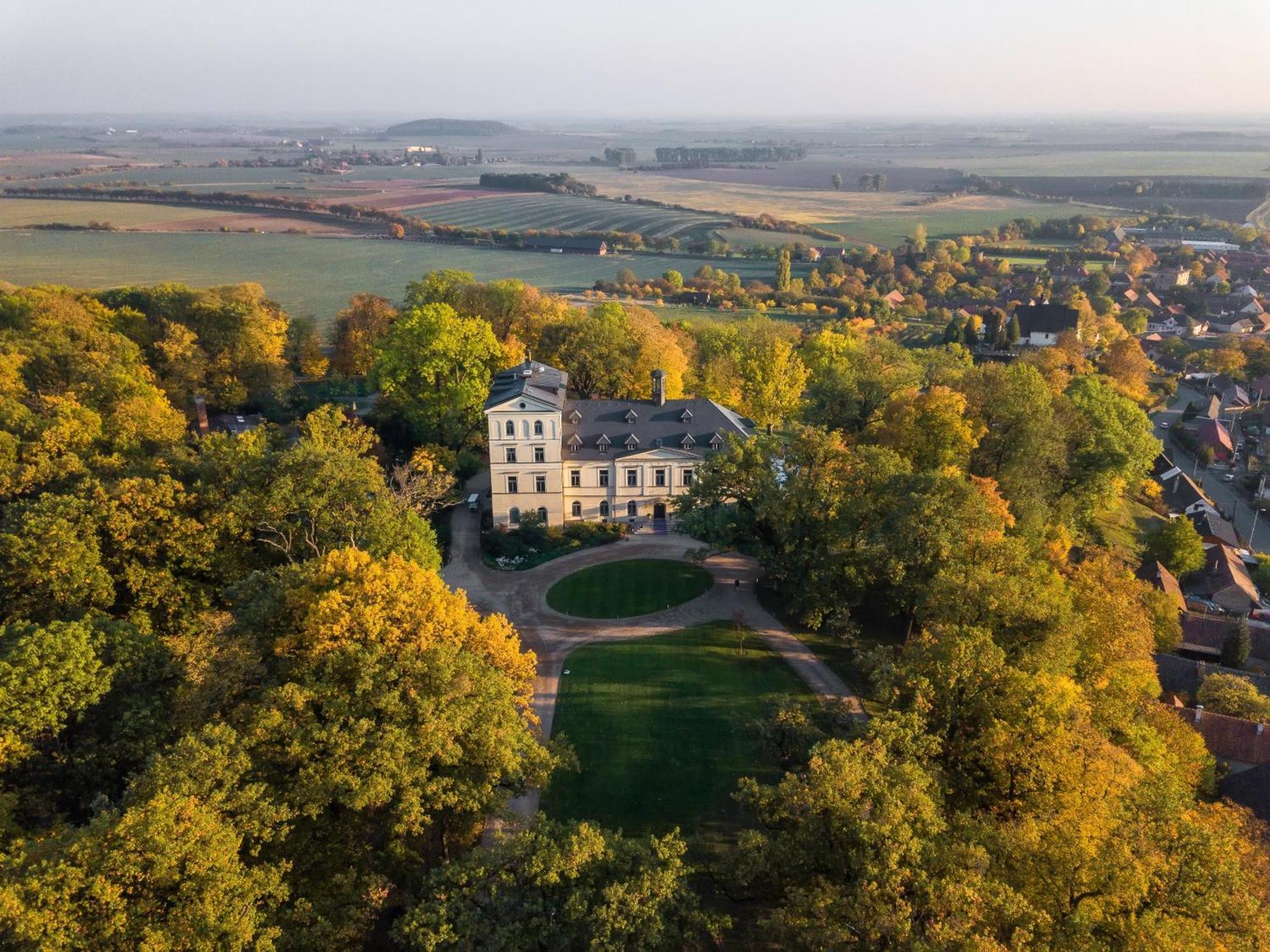 Chateau Mcely Hotel Bagian luar foto